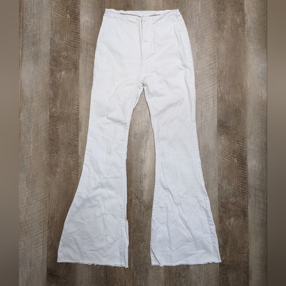 Shein White Bell Bottoms High Rise Raw Leg Hem Size 4 - Picture 1 of 11